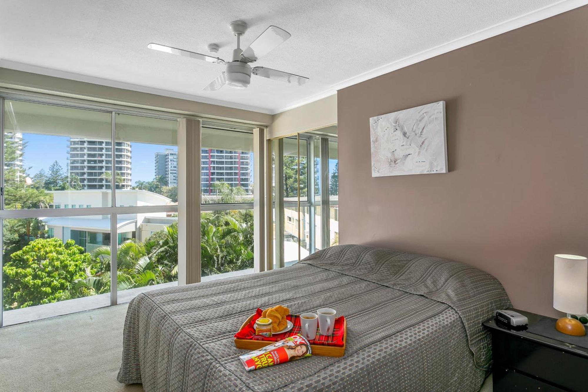 Surfers Beachside Holiday Apartments Гоулд Коуст Стая снимка