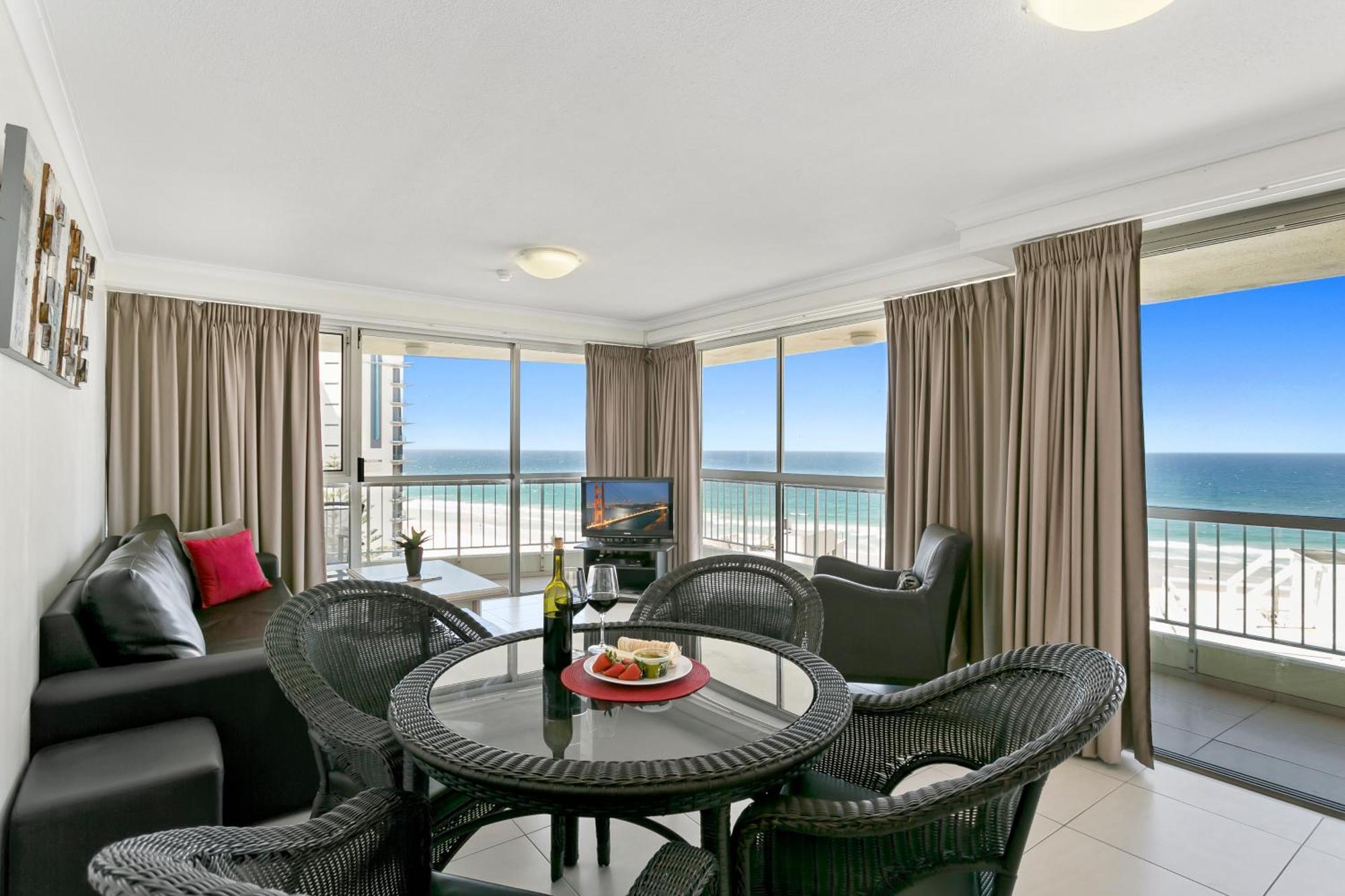 Surfers Beachside Holiday Apartments Гоулд Коуст Стая снимка