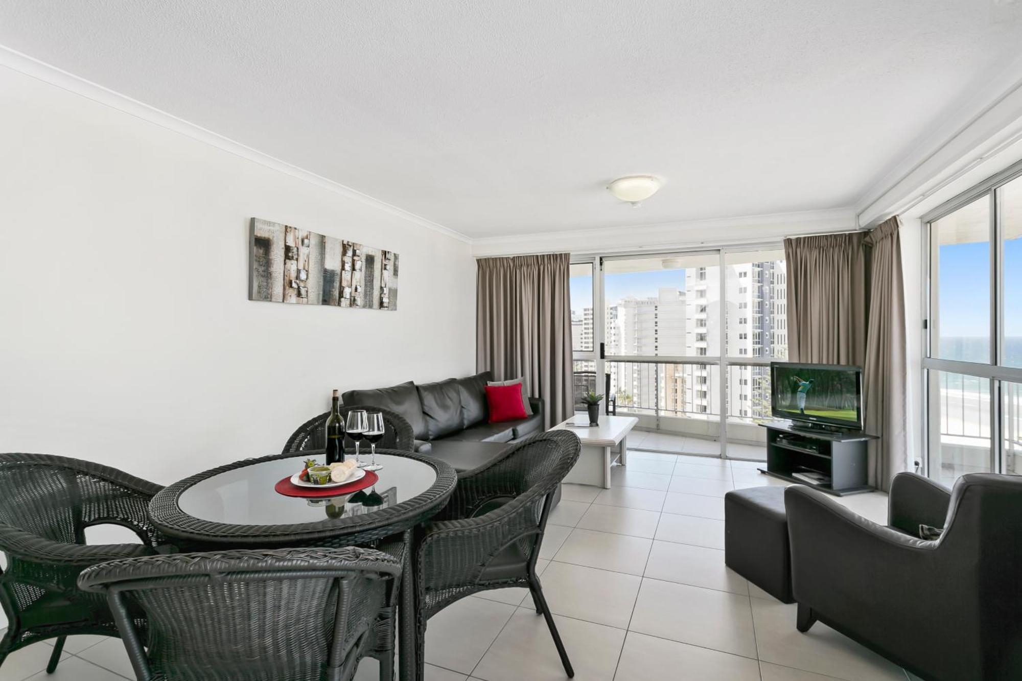 Surfers Beachside Holiday Apartments Гоулд Коуст Стая снимка