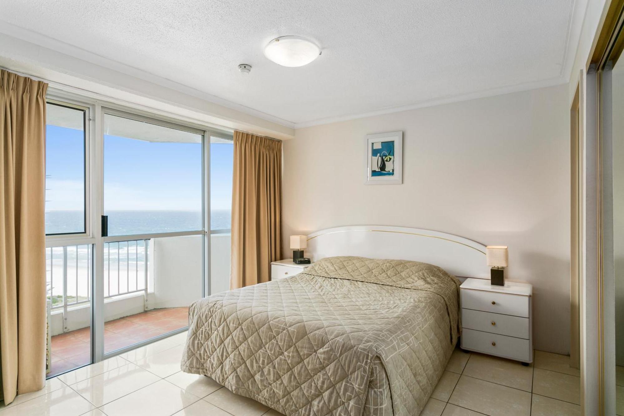 Surfers Beachside Holiday Apartments Гоулд Коуст Стая снимка
