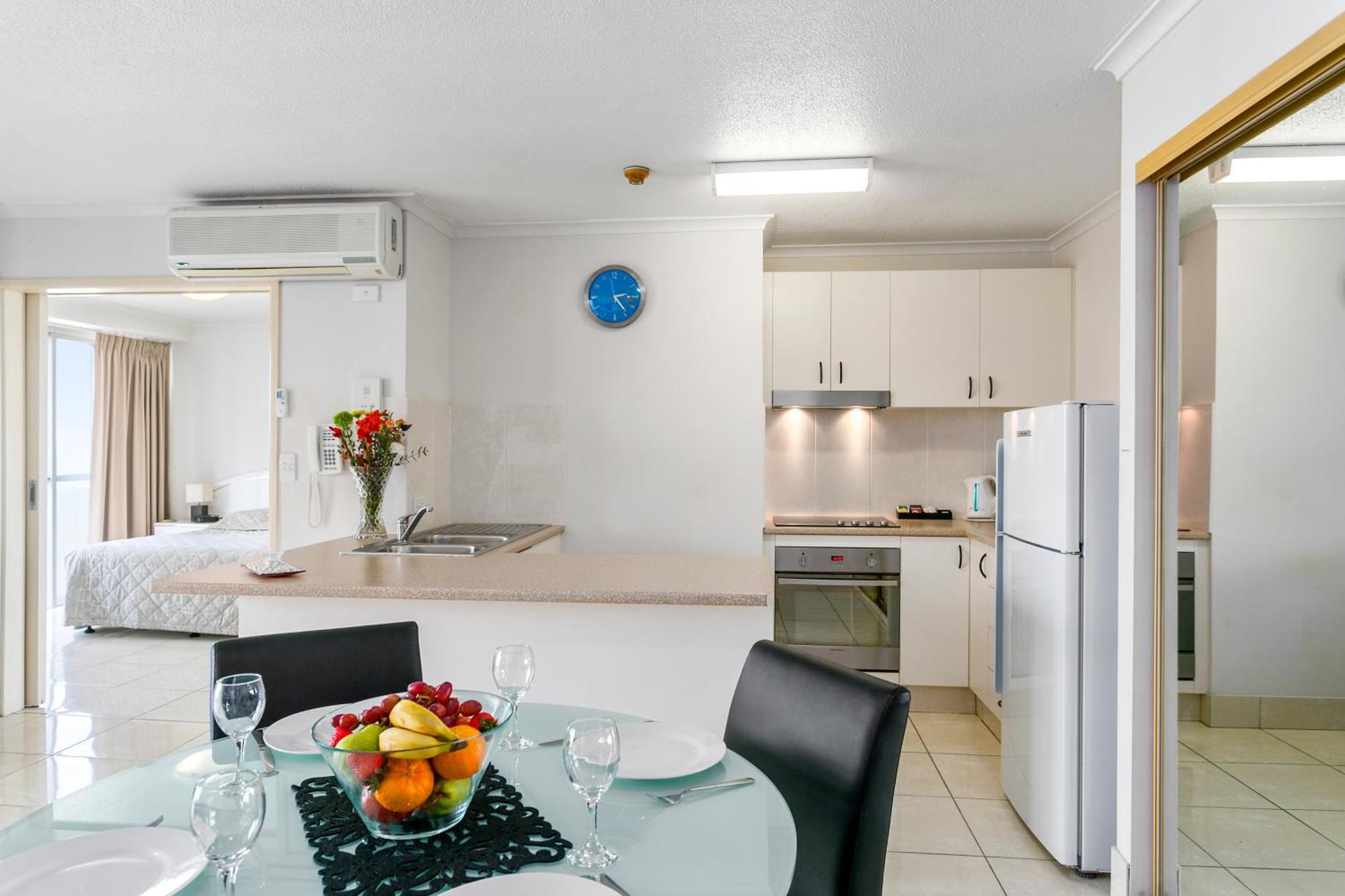 Surfers Beachside Holiday Apartments Гоулд Коуст Стая снимка