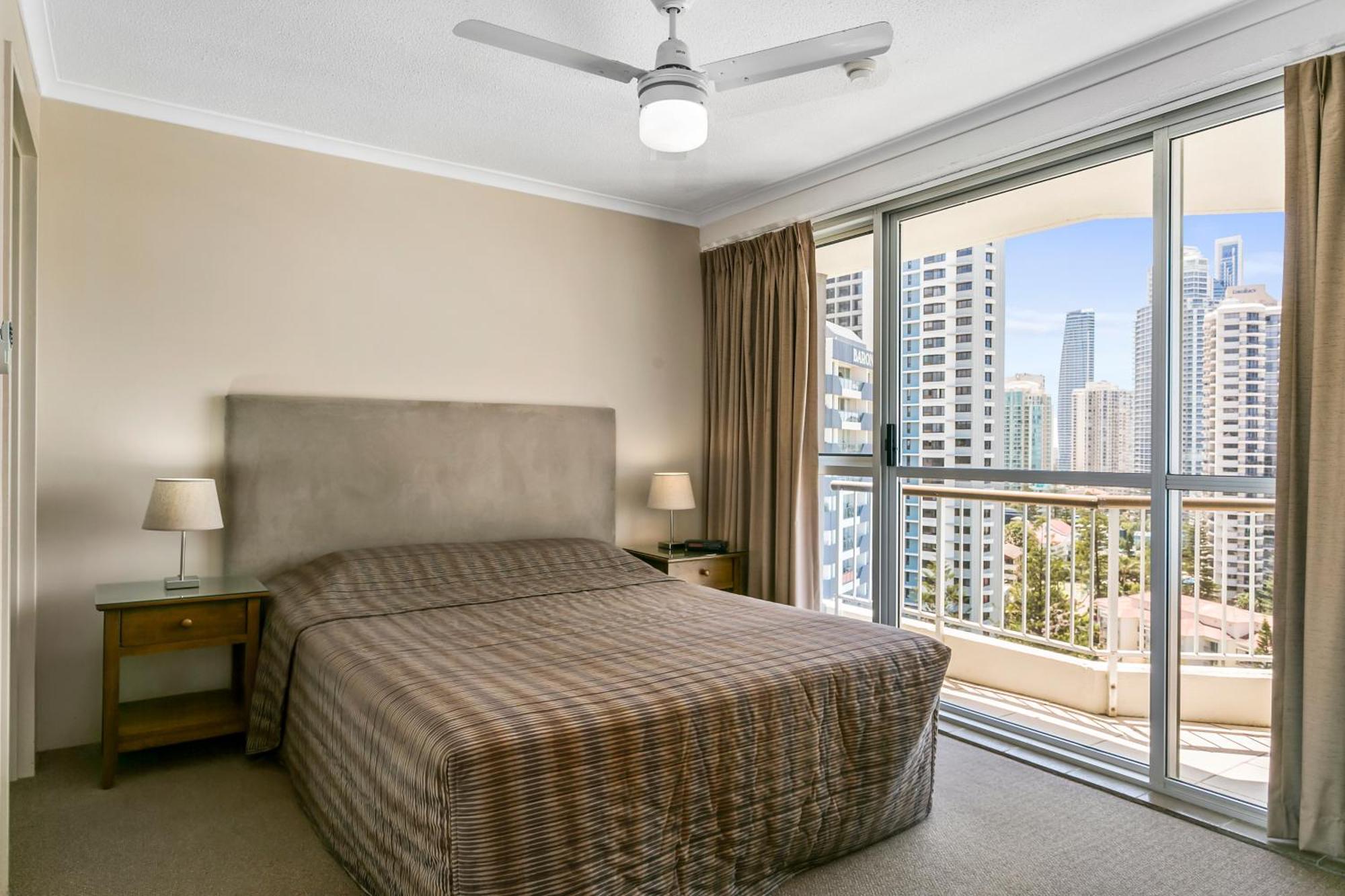 Surfers Beachside Holiday Apartments Гоулд Коуст Стая снимка