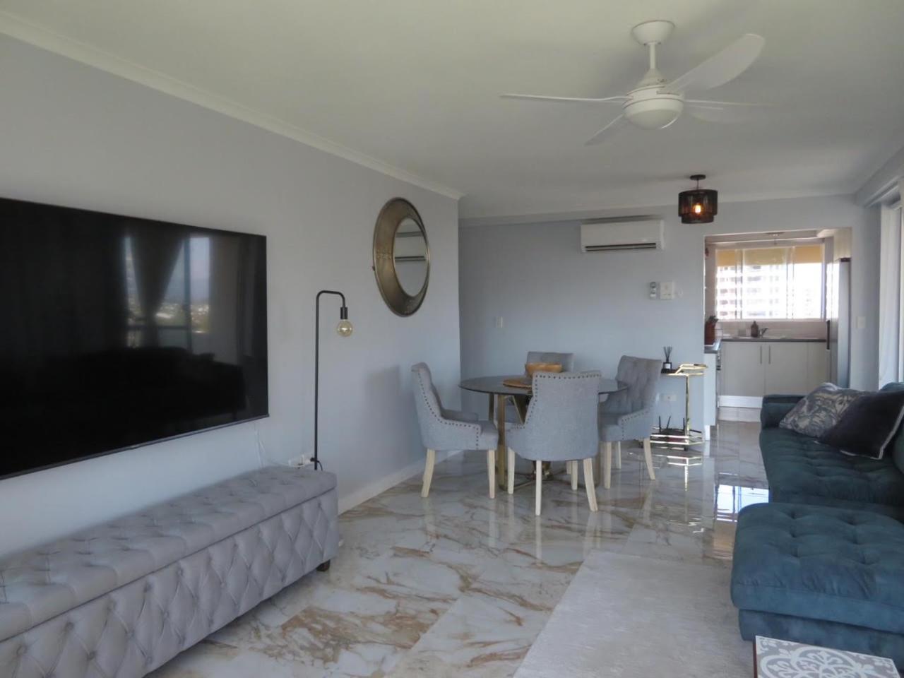 Surfers Beachside Holiday Apartments Гоулд Коуст Стая снимка